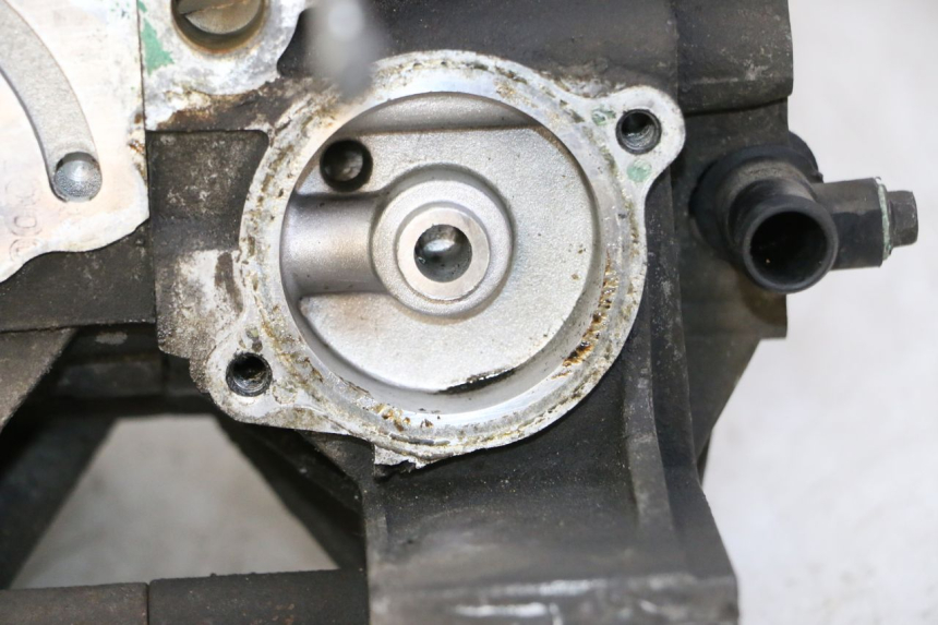 photo de ENGINE CRANKCASE PEUGEOT SATELIS 125 (2010 - 2012)