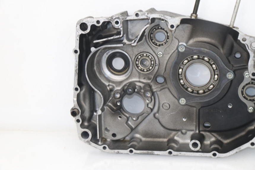 photo de ENGINE CRANKCASE SUZUKI DR DJEBEL 600 (1985 - 1990)