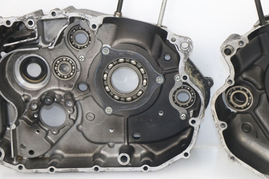 photo de ENGINE CRANKCASE SUZUKI DR DJEBEL 600 (1985 - 1990)