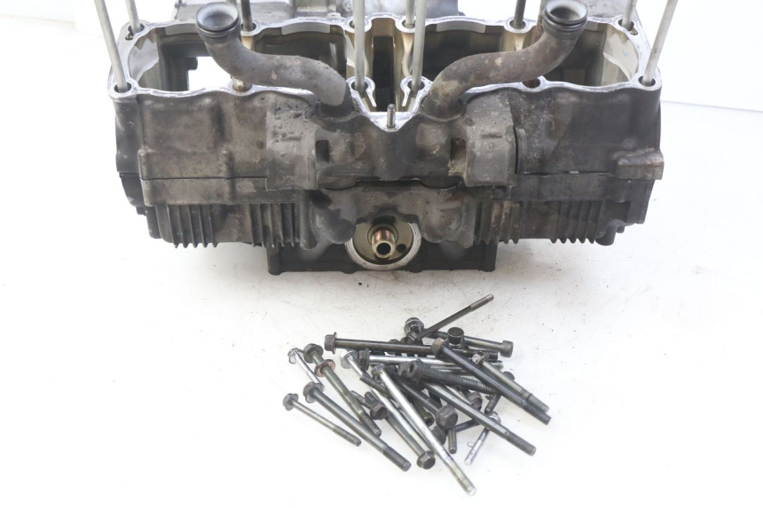 photo de ENGINE LOWER CASING SUZUKI GSF S BANDIT 600 (2000 - 2004)