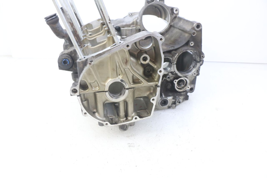 photo de ENGINE LOWER CASING SUZUKI GSF S BANDIT 600 (2000 - 2004)