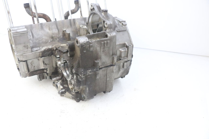 photo de ENGINE LOWER CASING SUZUKI GSF S BANDIT 600 (2000 - 2004)