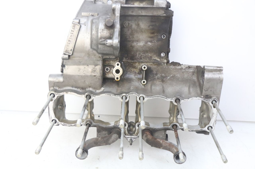 photo de ENGINE LOWER CASING SUZUKI GSF S BANDIT 600 (2000 - 2004)