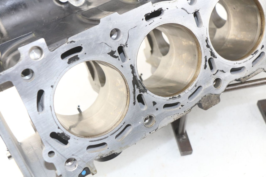 photo de ENGINE CRANKCASE SUZUKI GSR 600 (2005 - 2012)