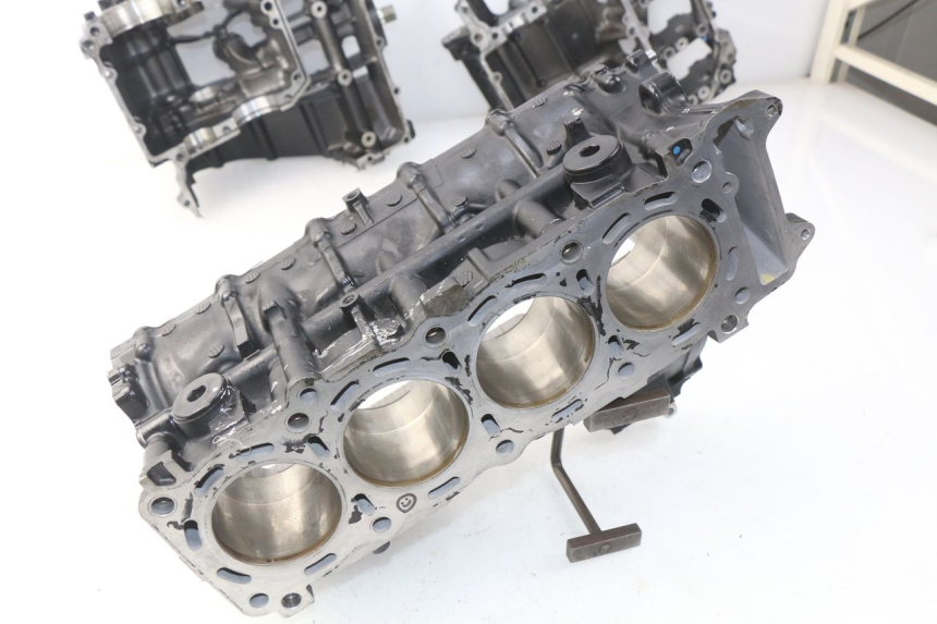 photo de ENGINE CRANKCASE SUZUKI GSR 600 (2005 - 2012)