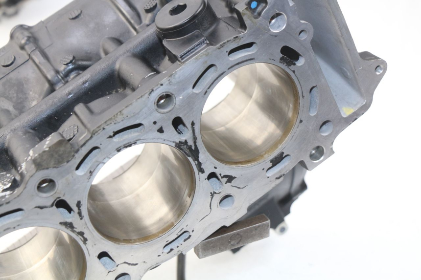 photo de ENGINE CRANKCASE SUZUKI GSR 600 (2005 - 2012)