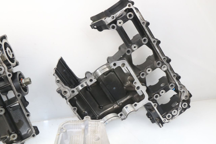 photo de ENGINE CRANKCASE SUZUKI GSR 600 (2005 - 2012)