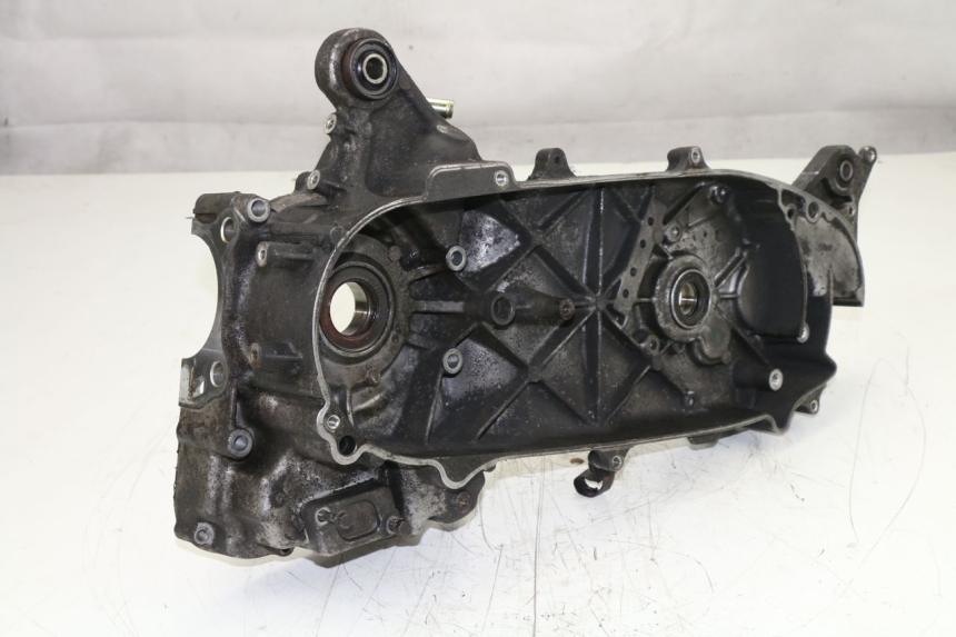 photo de ENGINE CRANKCASE SUZUKI UH BURGMAN 125 (2002 - 2006)