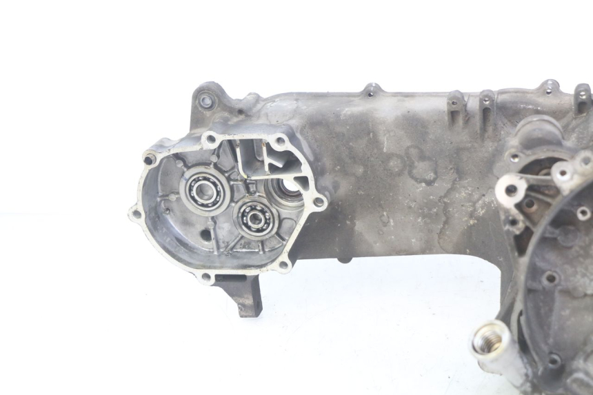 photo de ENGINE BOTTOM CASE PEUGEOT TWEET 125 (2010 - 2017)