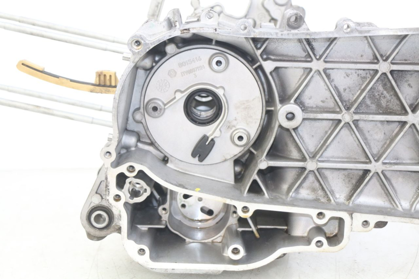 photo de ENGINE LOWER CRANKCASE PIAGGIO VESPA GTS IGET ABS 125 (2017 - 2023)