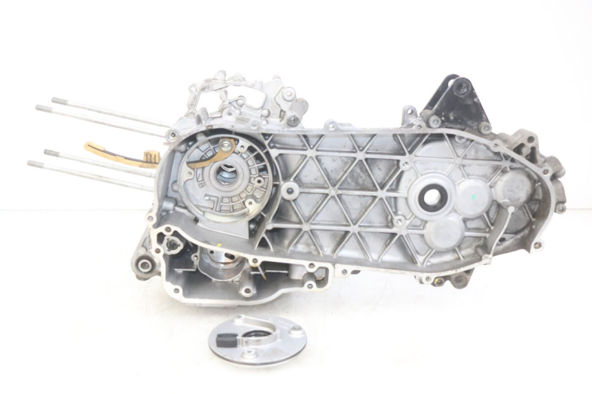 photo de ENGINE LOWER CRANKCASE PIAGGIO VESPA GTS IGET ABS 125 (2017 - 2023)