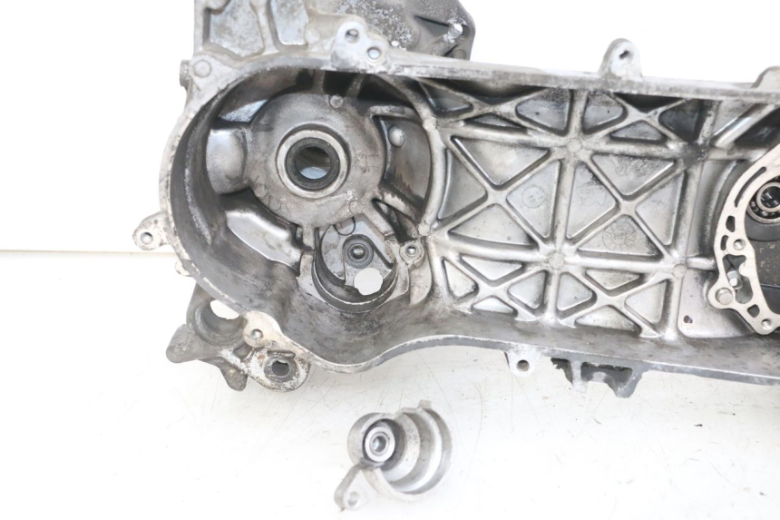 photo de ENGINE LOWER CASING PEUGEOT VIVACITY NEW 2T 50 (2008 - 2017)