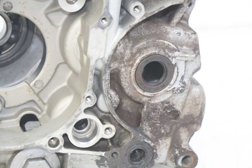 photo de ENGINE LOWER CASING DAELIM VJ ROADWIN FI 125 (2008 - 2017)