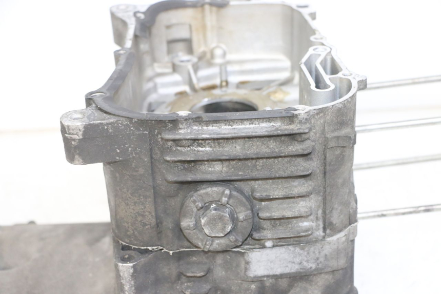 photo de BOTTOM ENGINE CASING YAMAHA XMAX X-MAX 125 (2006 - 2009)