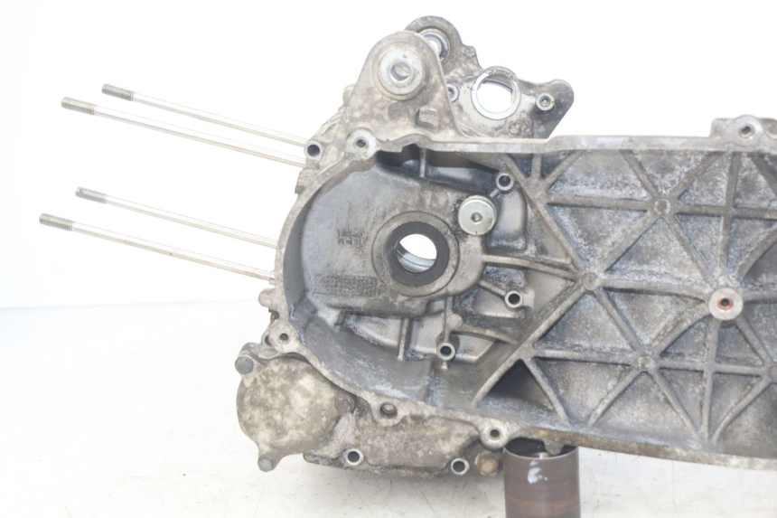 photo de BOTTOM ENGINE CASING YAMAHA XMAX X-MAX 125 (2006 - 2009)