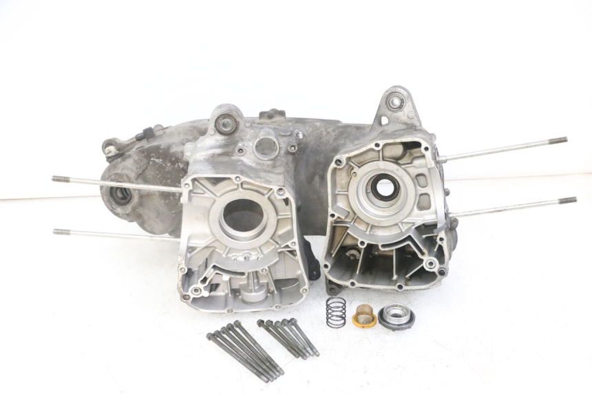 photo de BOTTOM ENGINE CASING YAMAHA XMAX X-MAX 125 (2006 - 2009)