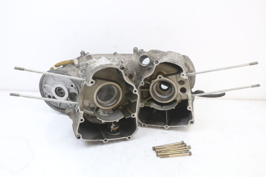 photo de ENGINE LOWER CASING YAMAHA YP MAJESTY 125 (2002 - 2006)