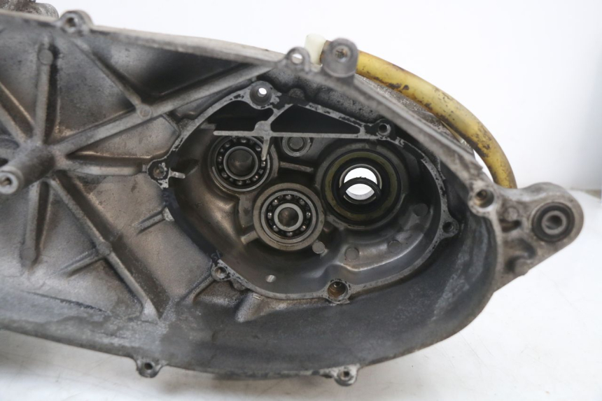 photo de ENGINE LOWER CASING YAMAHA YP MAJESTY 125 (2002 - 2006)