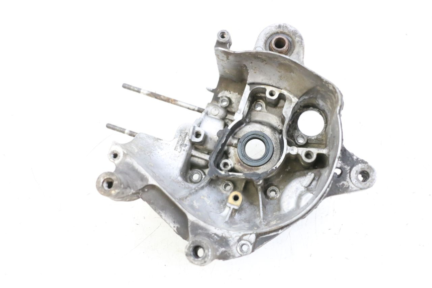 photo de RIGHT ENGINE COVER MBK BOOSTER SPIRIT 50 (2004 - 2017) - Distinctive features