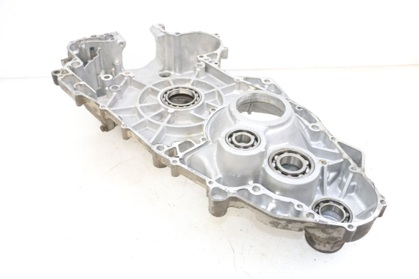 photo de RIGHT ENGINE CRANKCASE SUZUKI BURGMAN 650 (2013 - 2020)