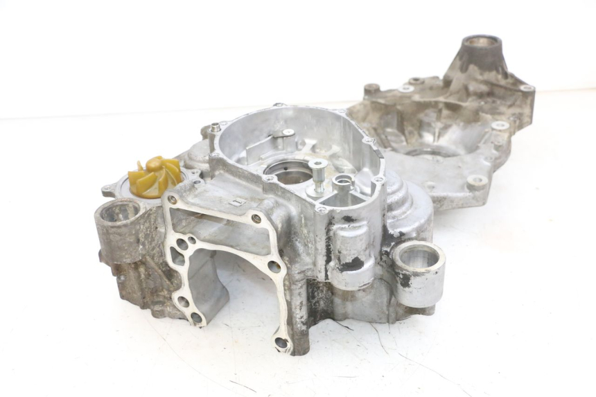 photo de RIGHT ENGINE CRANKCASE SUZUKI BURGMAN 650 (2013 - 2020)