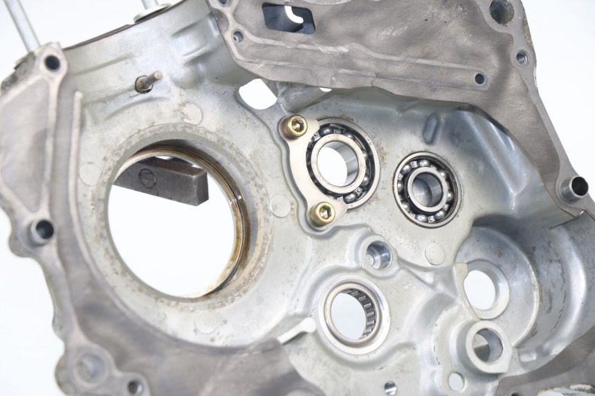 photo de RIGHT ENGINE CRANKCASE DAELIM VJ ROADWIN 125 (2004 - 2007)