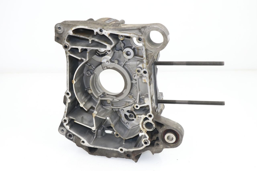 photo de RIGHT ENGINE CRANKCASE PEUGEOT METROPOLIS 400 (2011 - 2016)