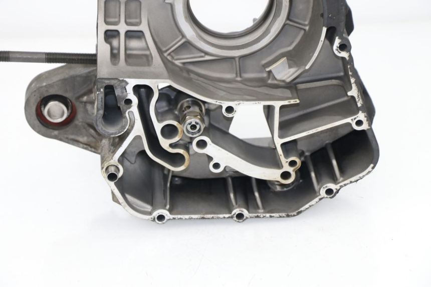 photo de RIGHT ENGINE CRANKCASE PEUGEOT METROPOLIS 400 (2011 - 2016)