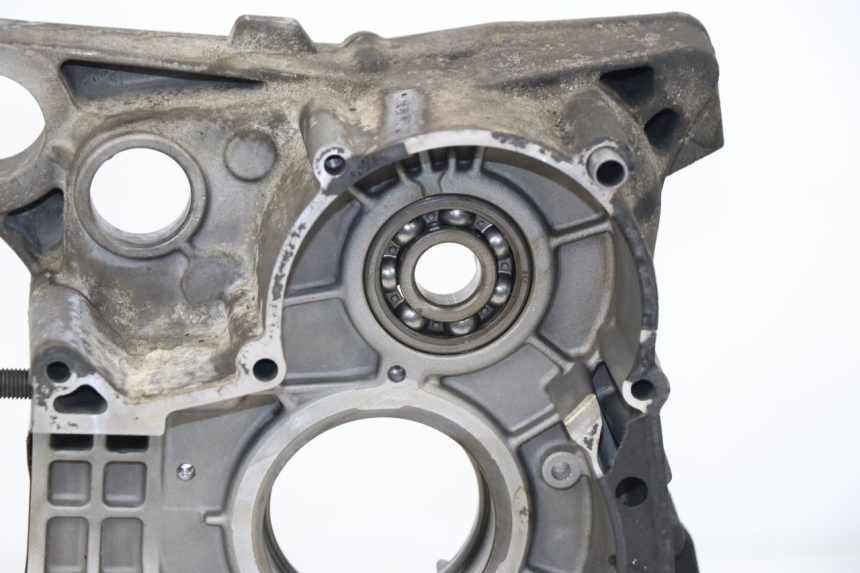 photo de RIGHT ENGINE CRANKCASE PEUGEOT METROPOLIS 400 (2011 - 2016)