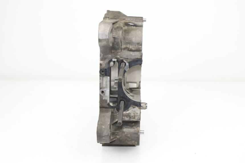 photo de RIGHT ENGINE CRANKCASE PEUGEOT METROPOLIS 400 (2011 - 2016)