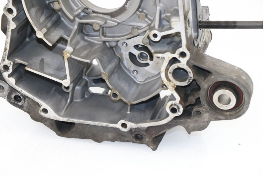 photo de RIGHT ENGINE CRANKCASE PEUGEOT METROPOLIS 400 (2011 - 2016)