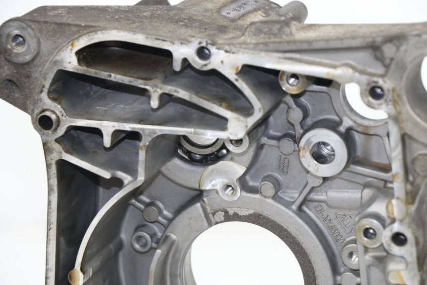 photo de RIGHT ENGINE CRANKCASE PEUGEOT METROPOLIS 400 (2011 - 2016)