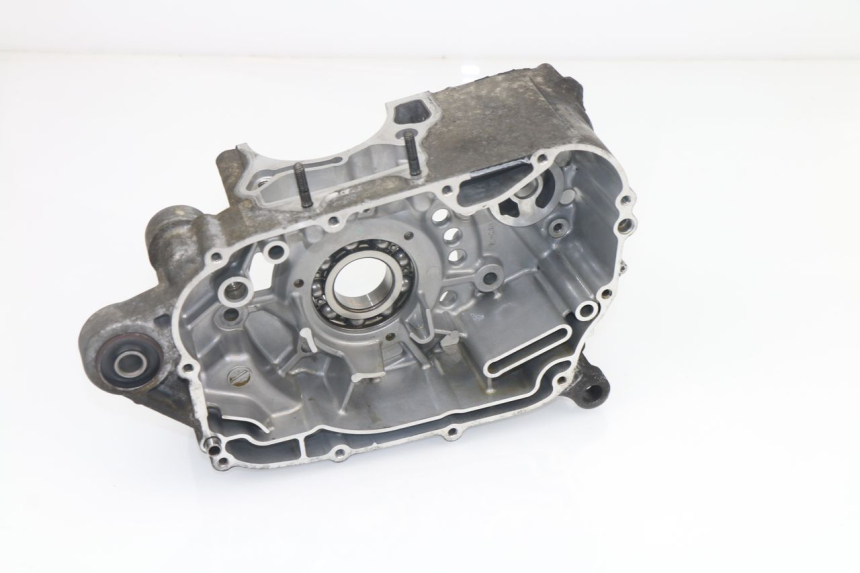 photo de RIGHT ENGINE CRANKCASE SUZUKI BURGMAN 125 (2007 - 2014)