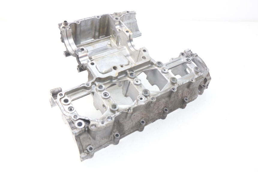 photo de RIGHT ENGINE CRANKCASE SUZUKI GSX-R GSXR 600 (2001 - 2003)