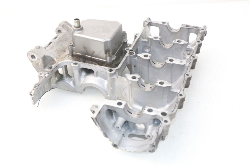 photo de RIGHT ENGINE CRANKCASE SUZUKI GSX-R GSXR 600 (2001 - 2003)