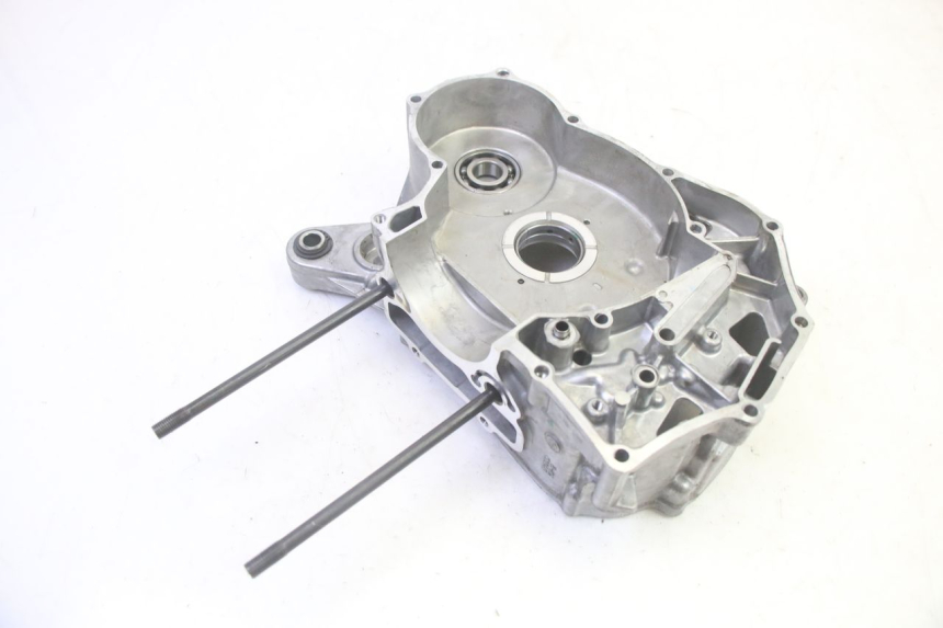 photo de RIGHT ENGINE CRANKCASE YAMAHA TRICITY 300 (2020 - 2024) - Alternative perspective