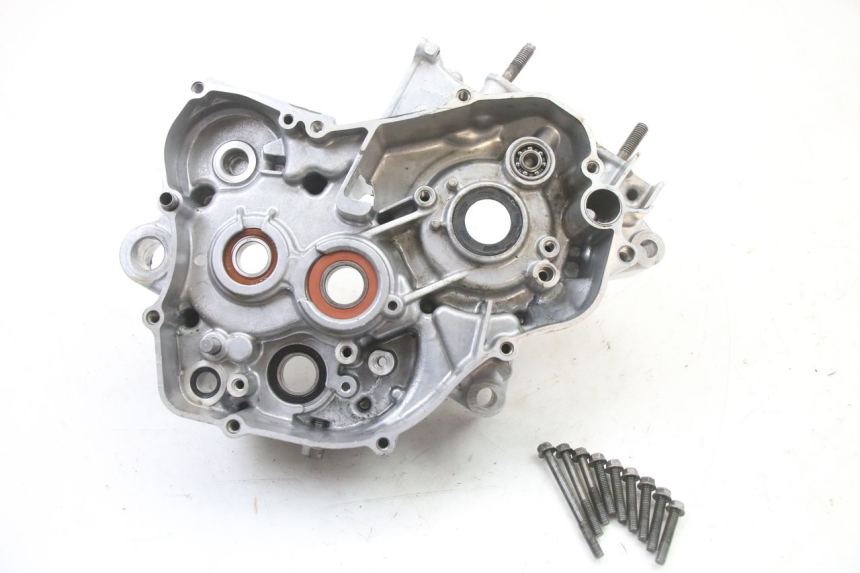 photo de RIGHT ENGINE CRANKCASE YAMAHA YZ 125 (2006 - 2016)