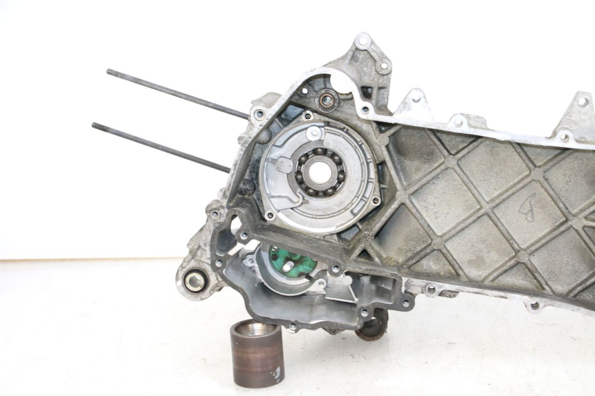 photo de LEFT ENGINE CRANKCASE APRILIA SCARABEO 100 (2003 - 2012)