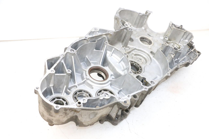 photo de LEFT ENGINE CRANKCASE SUZUKI BURGMAN 650 (2013 - 2020)