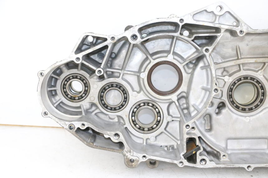 photo de LEFT ENGINE CRANKCASE SUZUKI BURGMAN 650 (2013 - 2020)