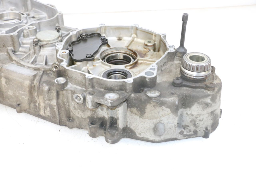 photo de LEFT ENGINE CRANKCASE SUZUKI BURGMAN 650 (2013 - 2020)