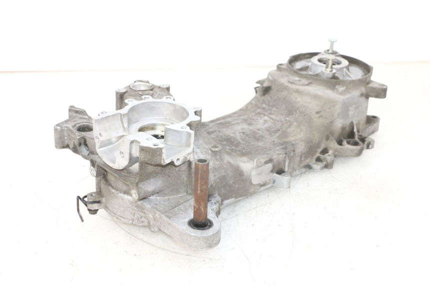 photo de LEFT ENGINE CRANKCASE PEUGEOT KISBEE 2T 50 (2010 - 2017) - Alternative perspective