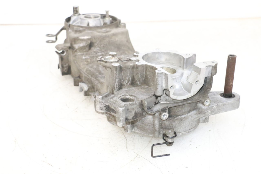 photo de LEFT ENGINE CRANKCASE PEUGEOT KISBEE 2T 50 (2010 - 2017) - Technical close-up