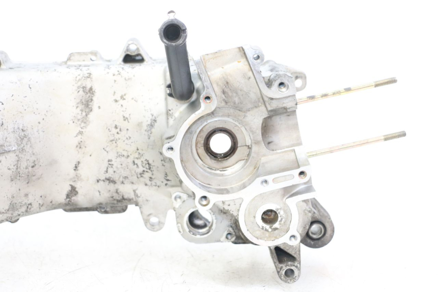 photo de LEFT ENGINE CRANKCASE PIAGGIO VESPA LX 2T 50 (2005 - 2013)