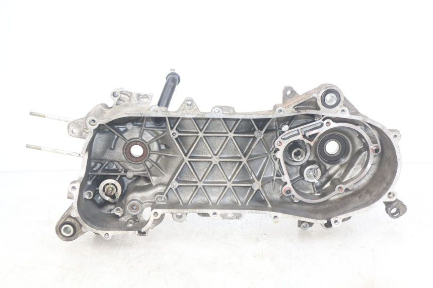 photo de LEFT ENGINE CRANKCASE PIAGGIO VESPA S 2T 50 (2007 - 2014)