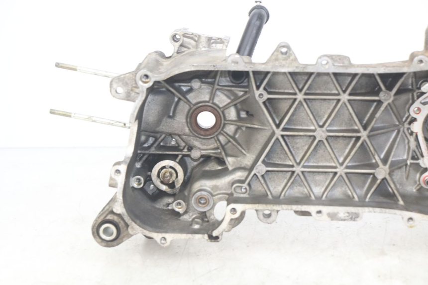 photo de LEFT ENGINE CRANKCASE PIAGGIO VESPA S 2T 50 (2007 - 2014)