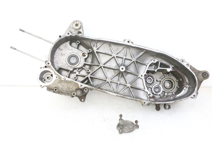 photo de LEFT ENGINE CRANKCASE YAMAHA XMAX X-MAX 125 (2006 - 2009)