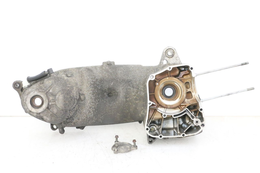 photo de LEFT ENGINE CRANKCASE YAMAHA XMAX X-MAX 125 (2006 - 2009)
