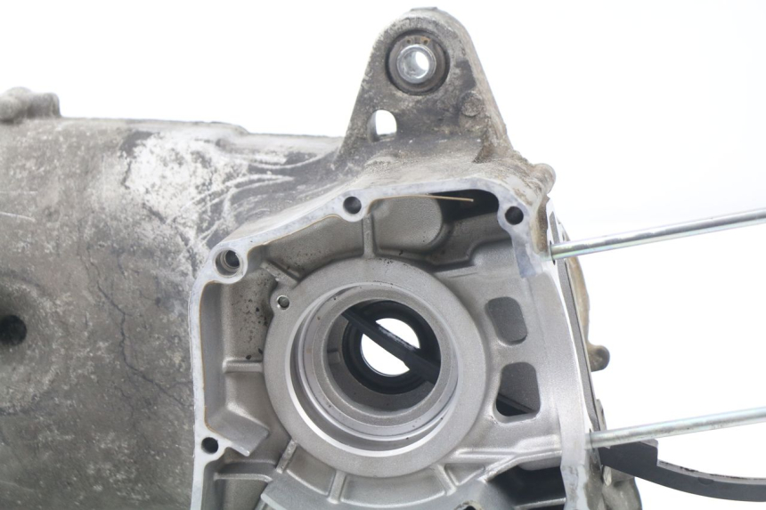 photo de LEFT ENGINE CRANKCASE YAMAHA XMAX X-MAX 125 (2006 - 2009)