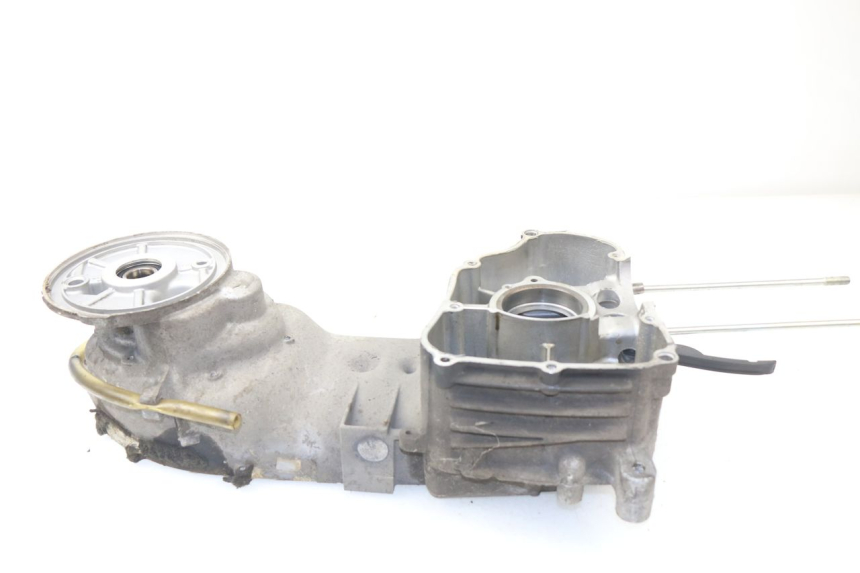 photo de LEFT ENGINE CRANKCASE YAMAHA YP MAJESTY 125 (2002 - 2006)